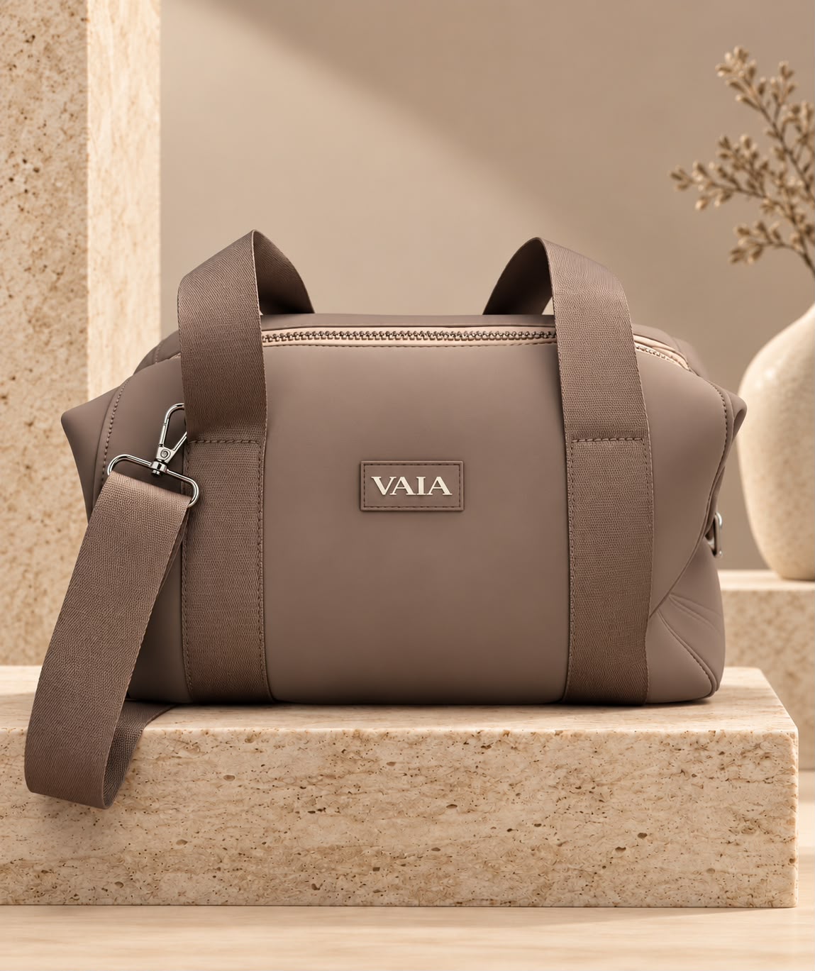 The Medium Jetset Bag - Minimalist Travel Bag | VAIA Clothing